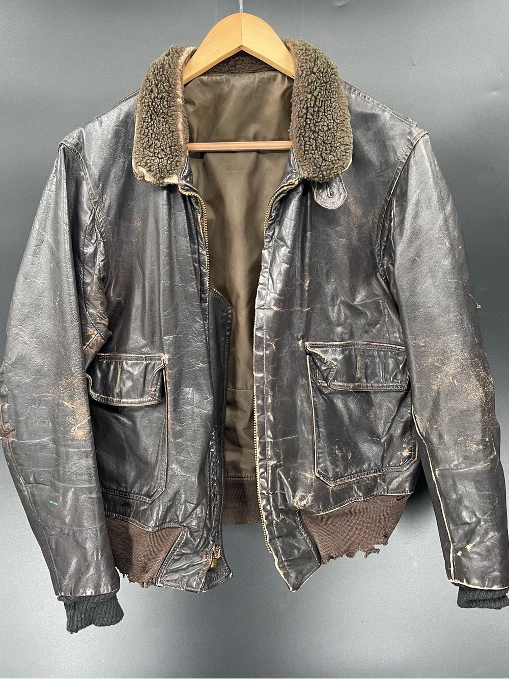 Vintage USN 1960s Brown Leather Distressed
Bomber Jacket With Fur Collar Size L